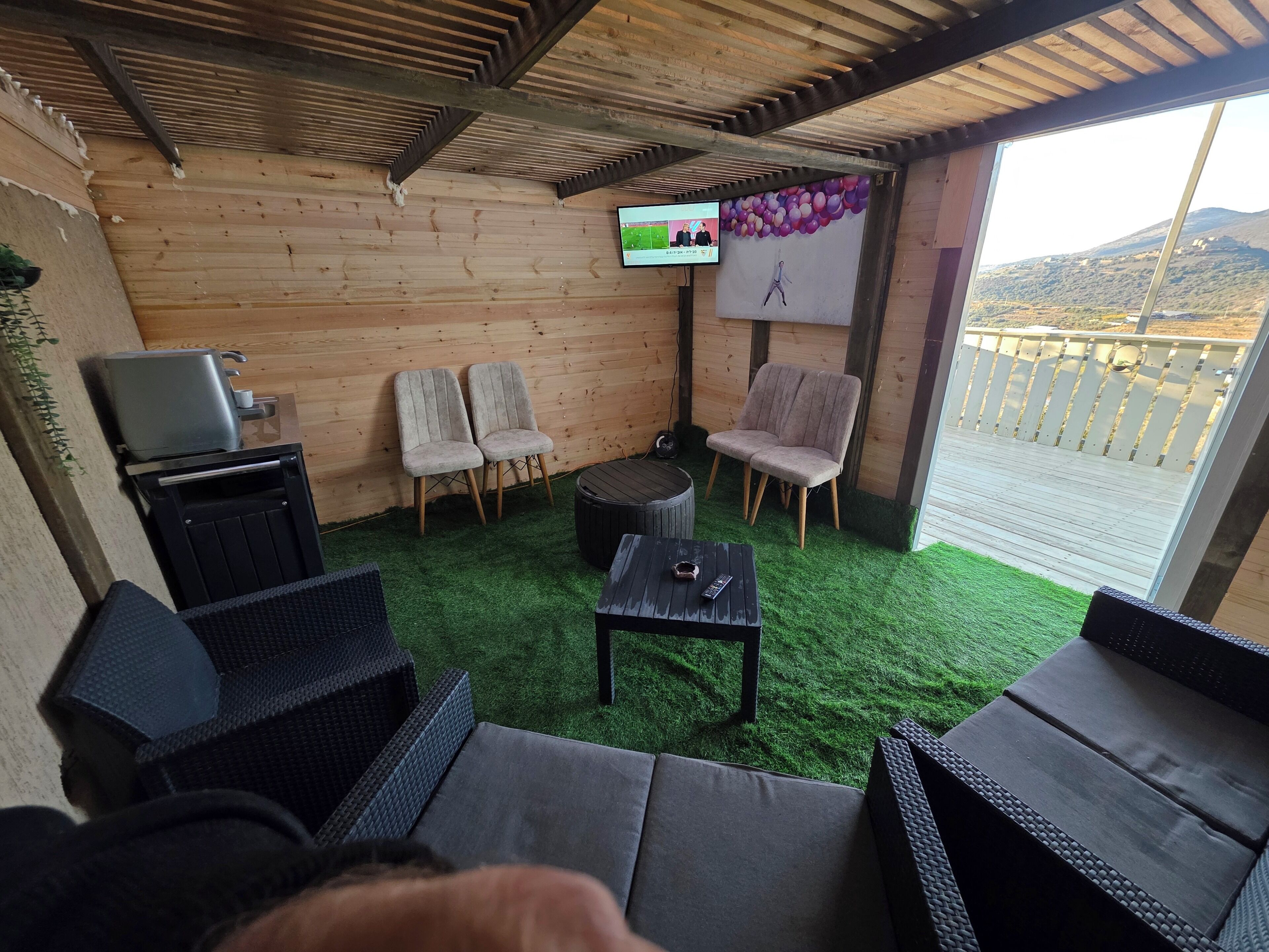 Douche, articles de toilette gratuits, serviettes fournies, savon