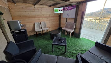 Douche, articles de toilette gratuits, serviettes fournies, savon