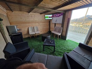 Dusch, gratis toalettartiklar, handdukar och tvål