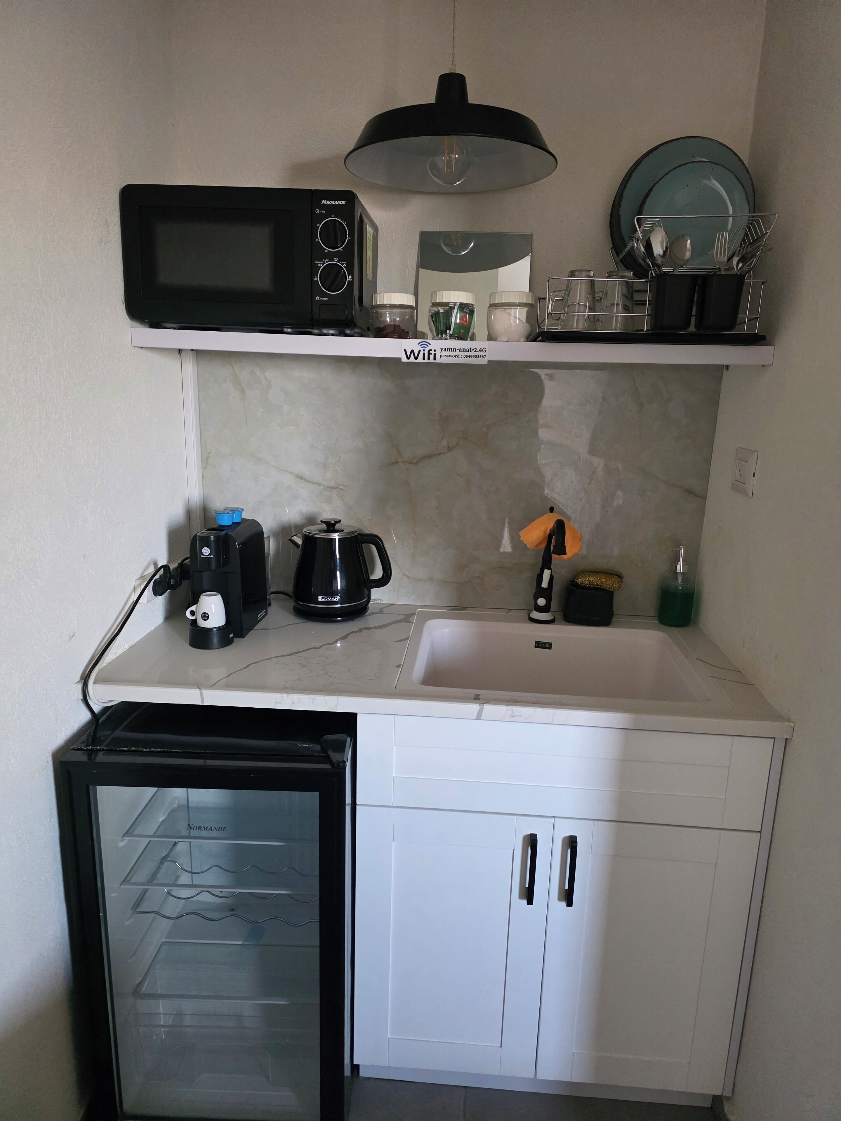 Mini réfrigérateur, micro-ondes