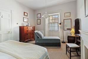 Iron/ironing board, travel cot, WiFi, bed sheets