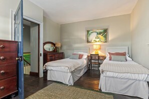 Iron/ironing board, travel cot, WiFi, bed sheets