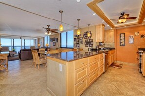 2 bedrooms - Caper Beach Club 1005 (Fort Myers Beach)