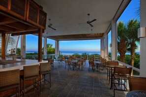 Outdoor dining - Resort with 2 bedrooms and AC in lovely Marco Island (Marco Island)