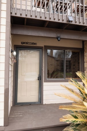 Exterior detail. Cozy Huntsville Condo / 2BR Near SHSU/Pool/WiFi/Free Parking