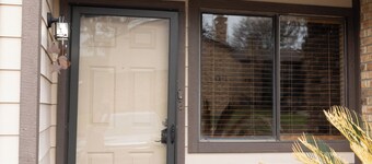 Cozy Huntsville Condo / 2BR Near SHSU/Pool/WiFi/Free Parking