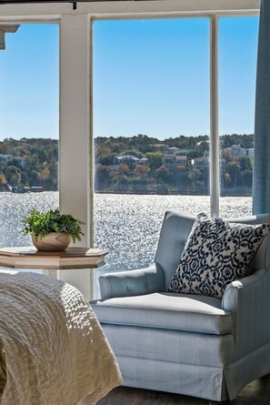 Desk, iron/ironing board, travel cot, WiFi