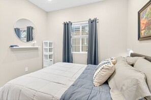 1 chambre, fer et planche à repasser, accès au Wi-Fi (inclus)