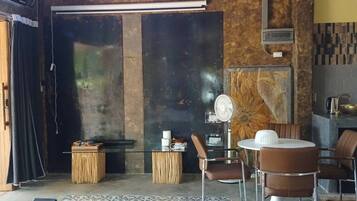 House, 2 Bedrooms, Accessible, Smoking | Dining