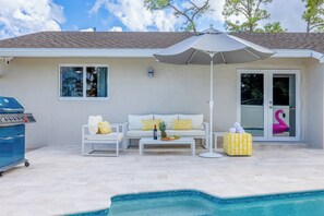 Terrace/patio - Boho Bliss•Pool & Fire Pit•Family-Friendly•Beaches (Greenacres)