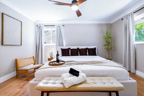 4 bedrooms, WiFi, bed sheets - Boho Bliss•Pool & Fire Pit•Family-Friendly•Beaches (Greenacres)