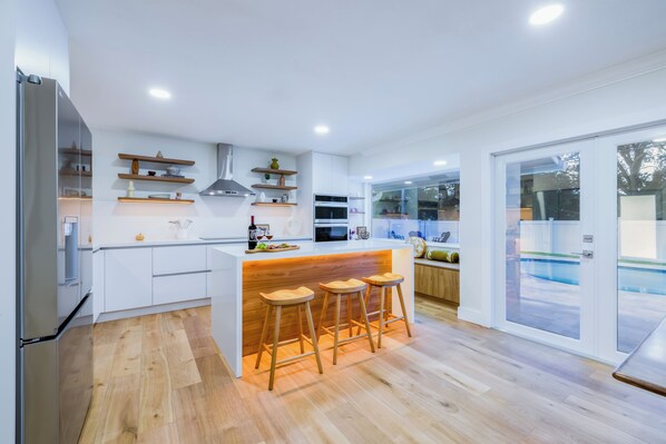 Private kitchen - Boho Bliss•Pool & Fire Pit•Family-Friendly•Beaches (Greenacres)