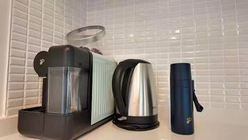 Kaffee und/oder Kaffeemaschine
