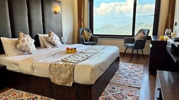 Tweepersoonskamer, uitzicht op bergen | Geluiddichte muren, gratis wifi