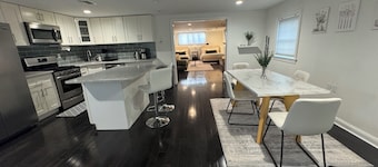 Warm & Modern 1-Bedroom Retreat Near NYC, Greenwich & Rye, Sleeps 4