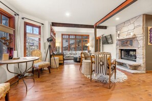 Smart TV - Walk to Main Street 5 Bedroom Home with Hot Tub (Park City)
