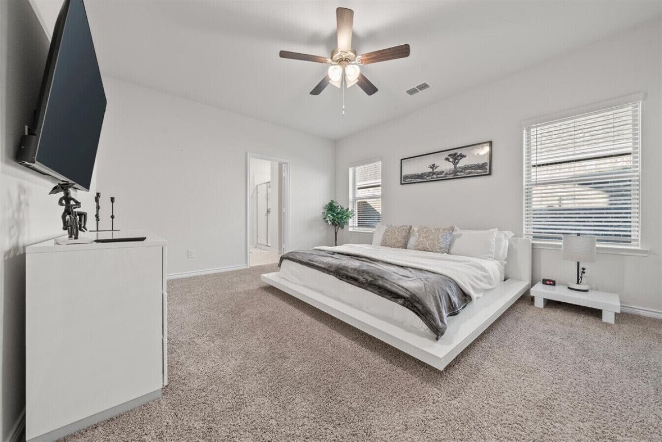 4 bedrooms, iron/ironing board, WiFi, bed sheets