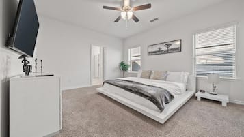 4 bedrooms, iron/ironing board, WiFi, bed sheets