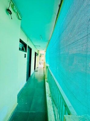 Deluxe Room | Balcony - Samriddhi Studio Apartment (New Delhi)