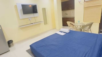 Quarto casal luxo, vista para a cidade | Escrivaninha, espaço de trabalho para notebook, Wi-Fi de cortesia