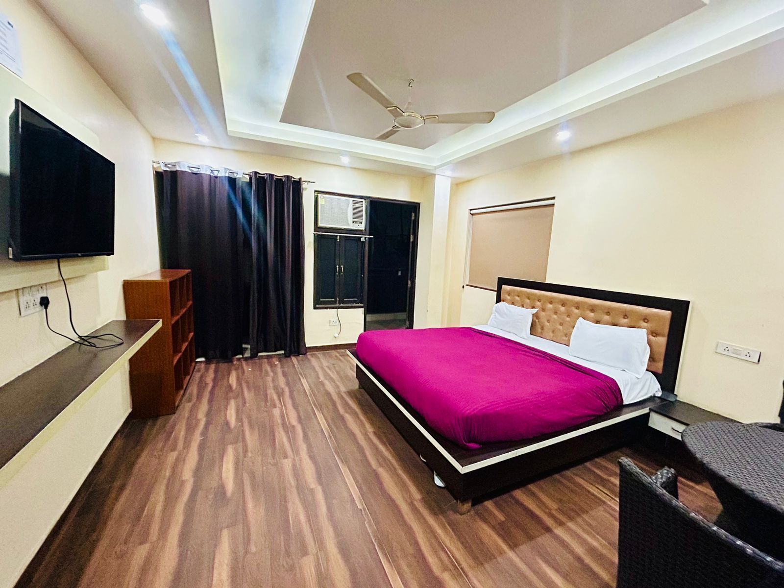 Deluxe-huone, 1 suuri parisänky, keittiö | Egyptinpuuvillaiset lakanat, ylelliset vuodevaatteet, untuvapeitot