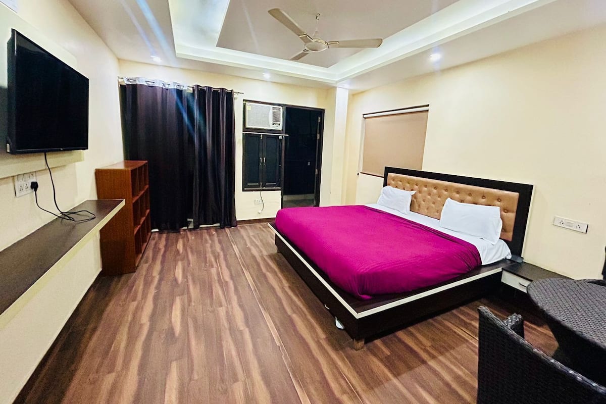 Deluxe-huone, 1 suuri parisänky, keittiö | Egyptinpuuvillaiset lakanat, ylelliset vuodevaatteet, untuvapeitot