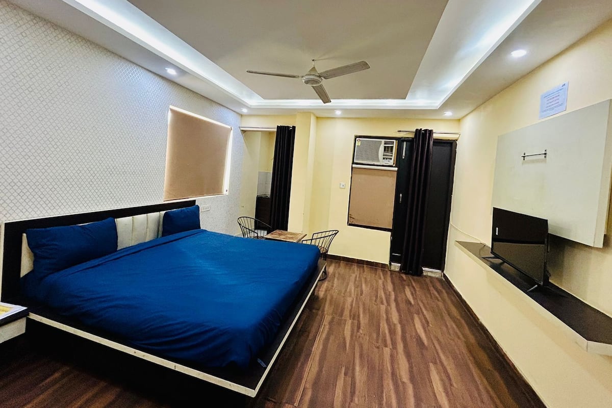 Egyptian cotton sheets, premium bedding, down duvets, memory-foam beds