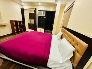 Deluxe Room, 1 King Bed, Kitchen | Egyptian cotton sheets, premium bedding, down comforters - Samriddhi Studio Apartment (New Delhi)