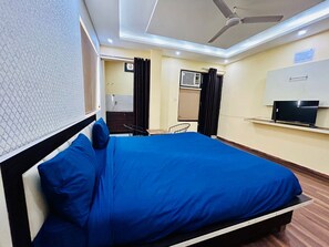 Egyptian cotton sheets, premium bedding, down duvets, memory-foam beds - Samriddhi Studio Apartment (New Delhi)