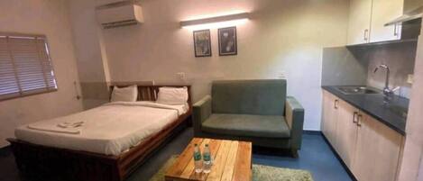 Deluxe Double Room, City View | Desk, laptop workspace, free WiFi