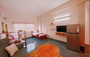 Habitación doble Deluxe, vista a la ciudad | Escritorio, espacio para trabajar con laptop y wifi gratis