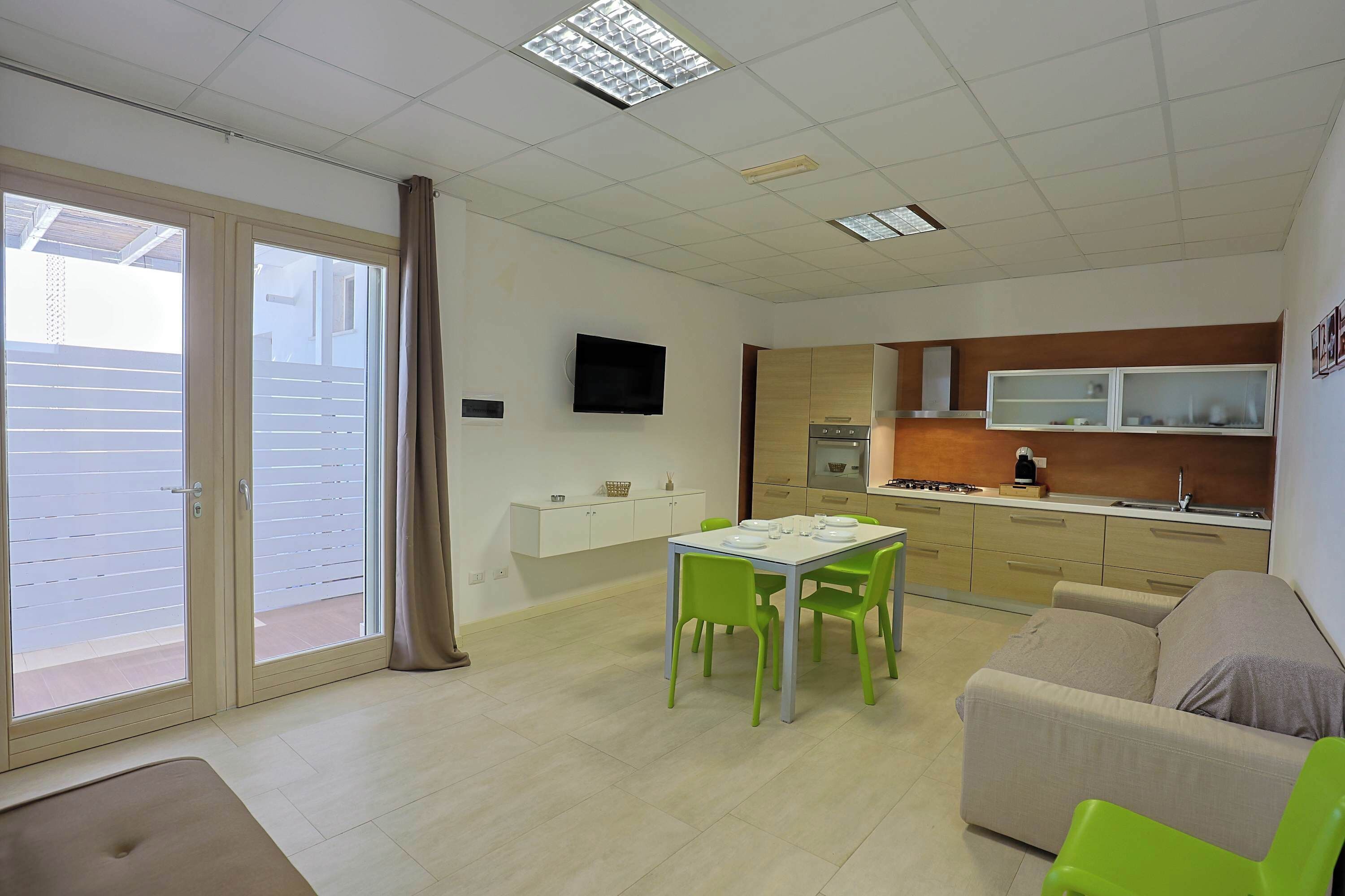 Fernseher, Kamin, Videospiele, Arbeitsbereiche