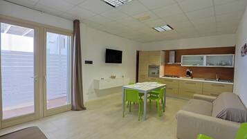 Fernseher, Kamin, Videospiele, Arbeitsbereiche