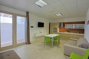 TV, fireplace, video games, offices - Boomerang Home 2 – Suite nel Boomerang Village Resort 4 Stelle – a soli 5 minuti da Punta Prosciutto (Manduria)