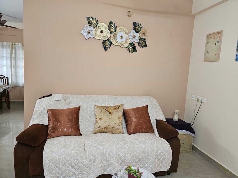 Spacious 2-bedroom Apartment With Ac In Chennai Near Trade Center, Airport, Dlf - Chennai