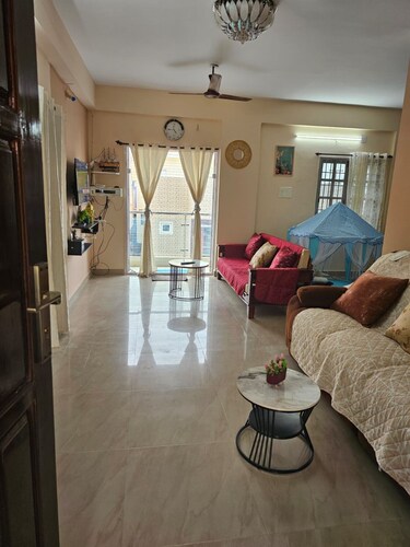 Spacious 2-bedroom apartment with AC in Chennai near  Trade Center, Airport, DLF