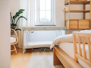 3 bedrooms, desk, iron/ironing board, travel cot - Cinema & Fitness I Exclusive townhouse in Bern (Köniz)