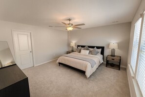 Schreibtisch, Bügeleisen/Bügelbrett, WLAN, Bettwäsche