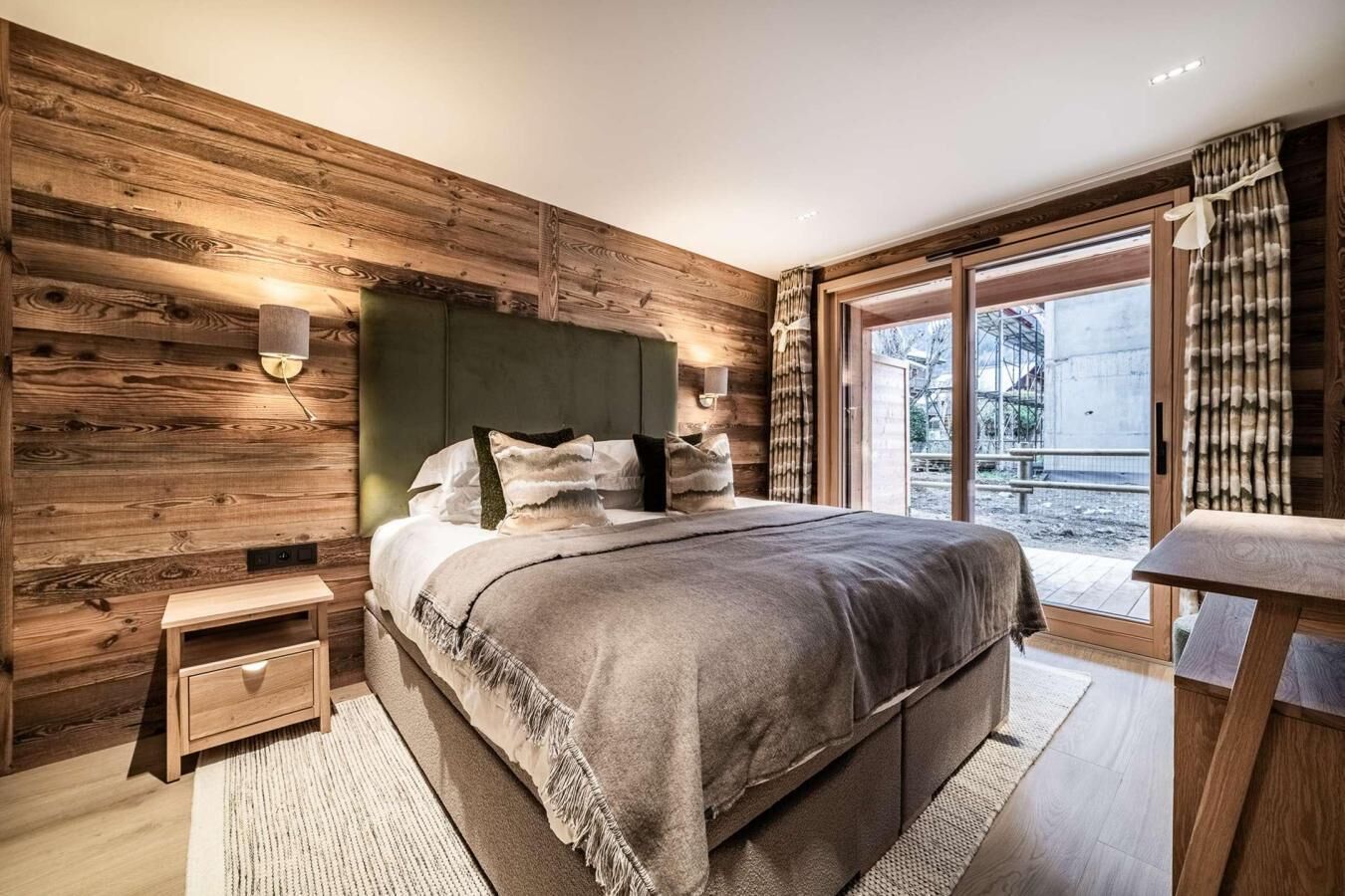 WiFi, bed sheets
