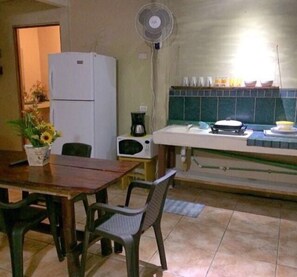 Private kitchen - Apartment near the beach, ideal for families and friends. (Playa Flamingo)
