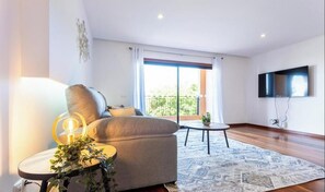 Smart TV - Apartamento amplo no Baía da Luz – férias perfeitas para famílias na (Lagos)