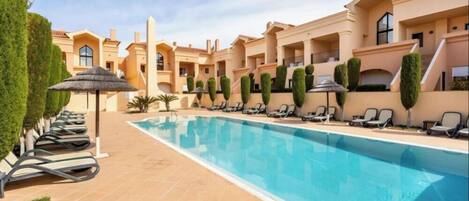 Piscine extérieure, piscine chauffée