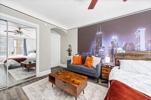 Tabla de planchar con plancha, wifi y ropa de cama 