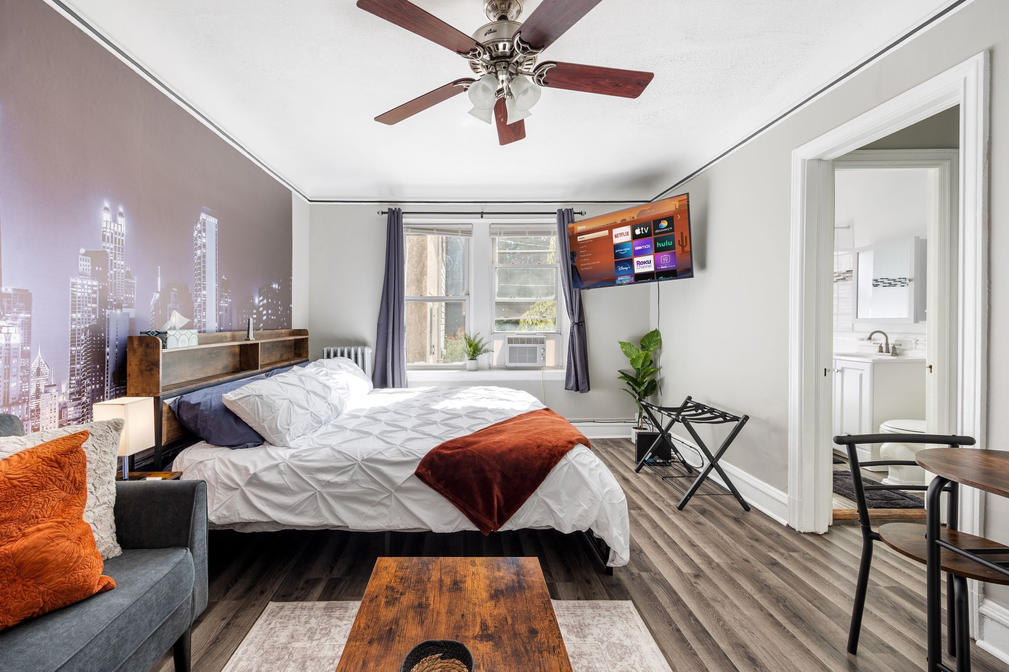 Iron/ironing board, WiFi, bed sheets