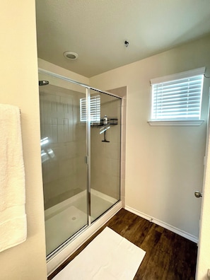 Shower, hair dryer, bidet, towels - Suburban Tranquility Meets Metropolitan Convenience (Leander)