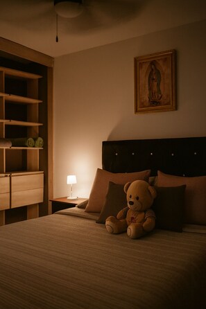 2 habitaciones, tabla de planchar con plancha, wifi y ropa de cama 