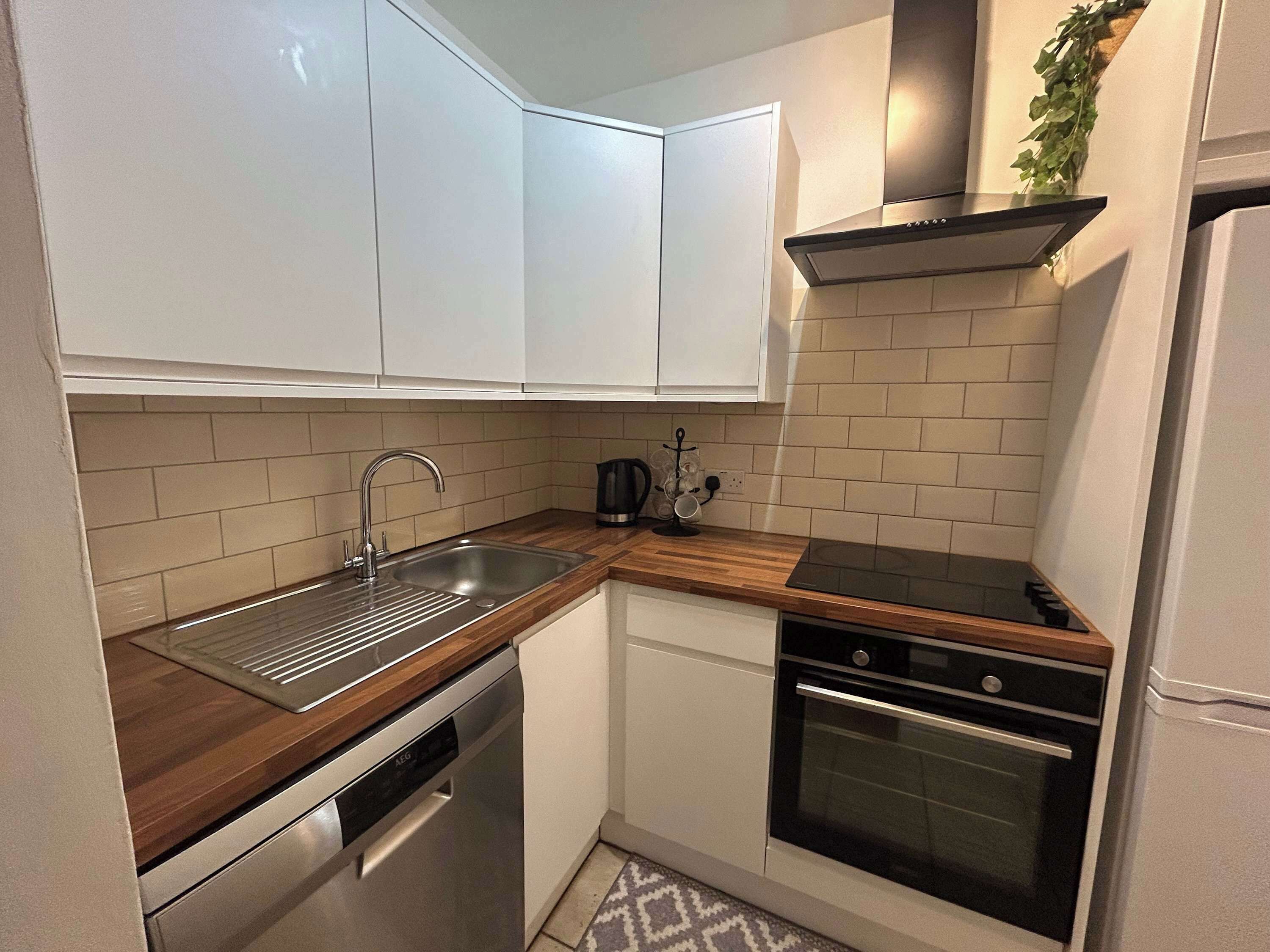 Réfrigérateur, micro-ondes, four, lave-vaisselle