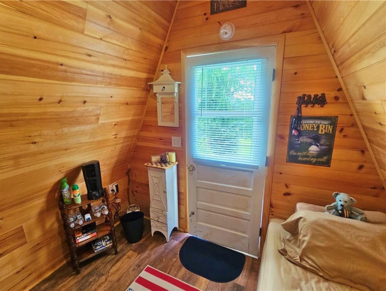Desk, free WiFi, bed sheets