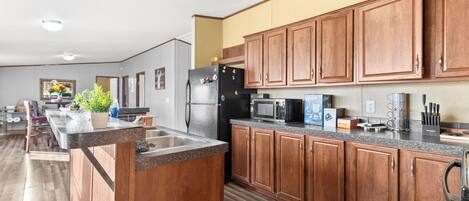 Mikroaaltouuni, uuni, liesi, astianpesukone