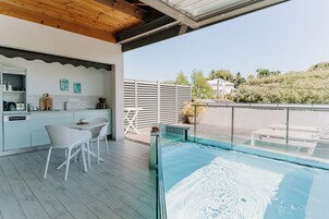 Studio floor with private pool | Private pool